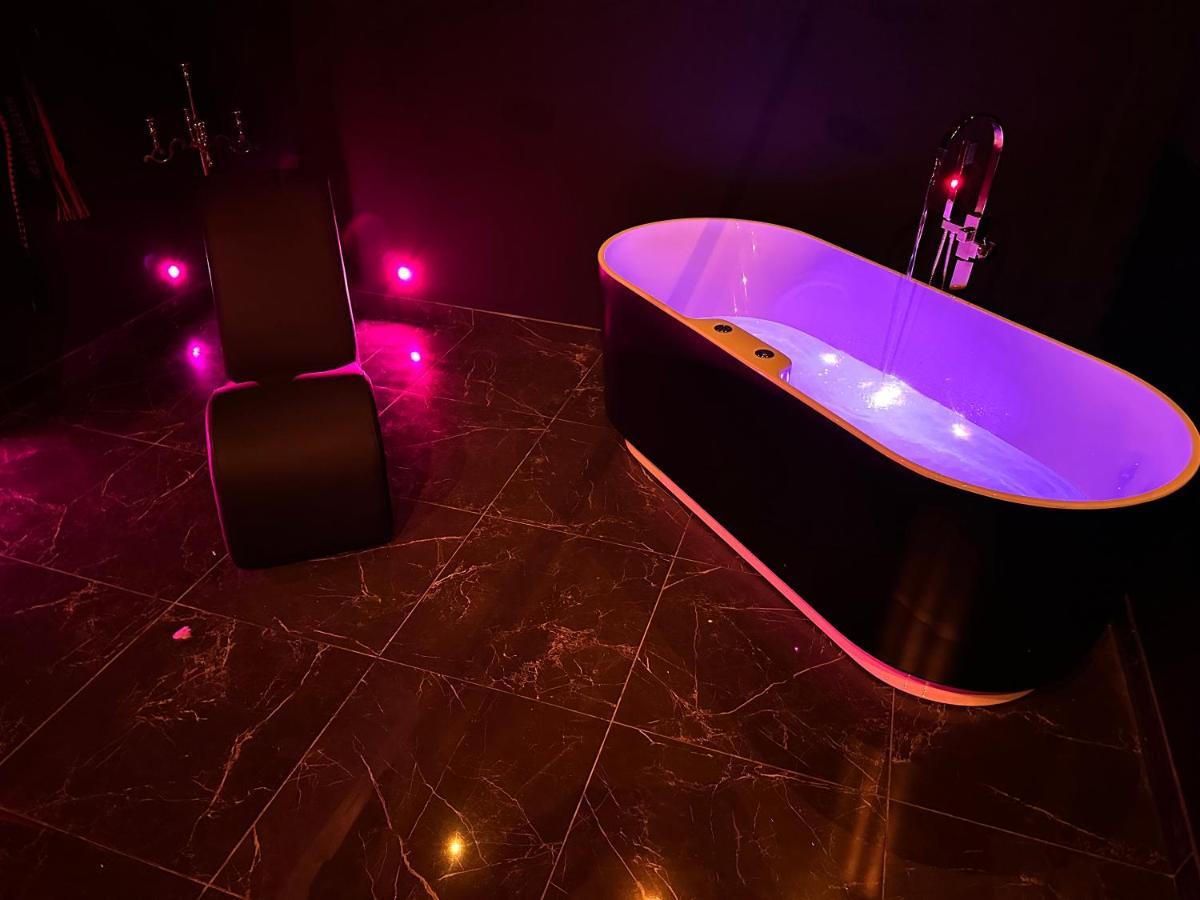 Loveroom De Luxe - Theme 50 Nuances De Grey Maison Privative Spa Insolite Douchy-les-Mines Экстерьер фото
